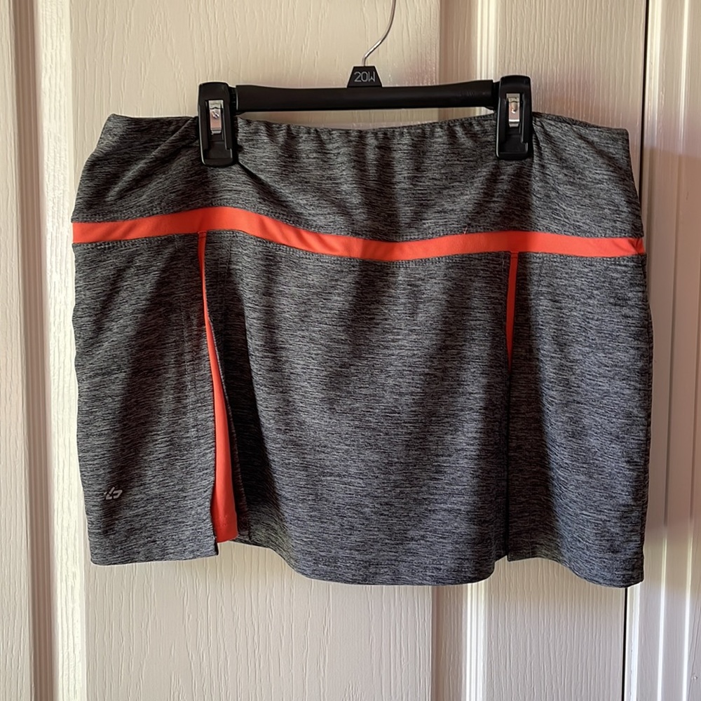 Bolle gray and orange skort